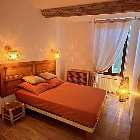 Appartement T2 Centre Village Cucuron Esterno foto