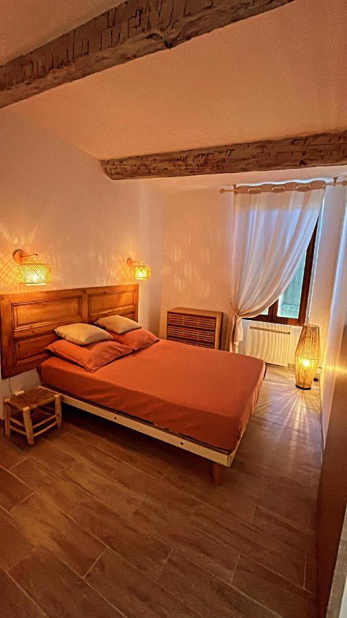 Appartement T2 Centre Village Cucuron Esterno foto