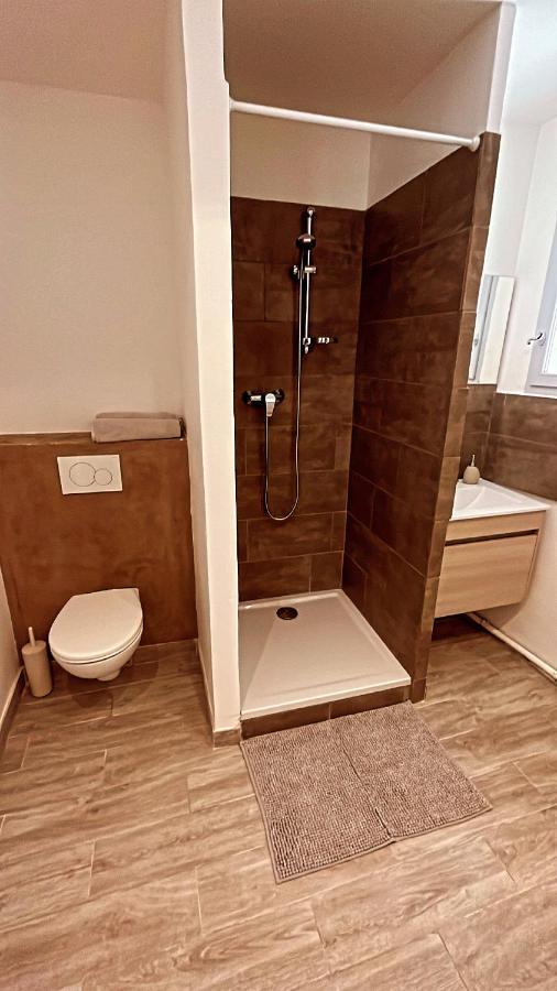 Appartement T2 Centre Village Cucuron Esterno foto