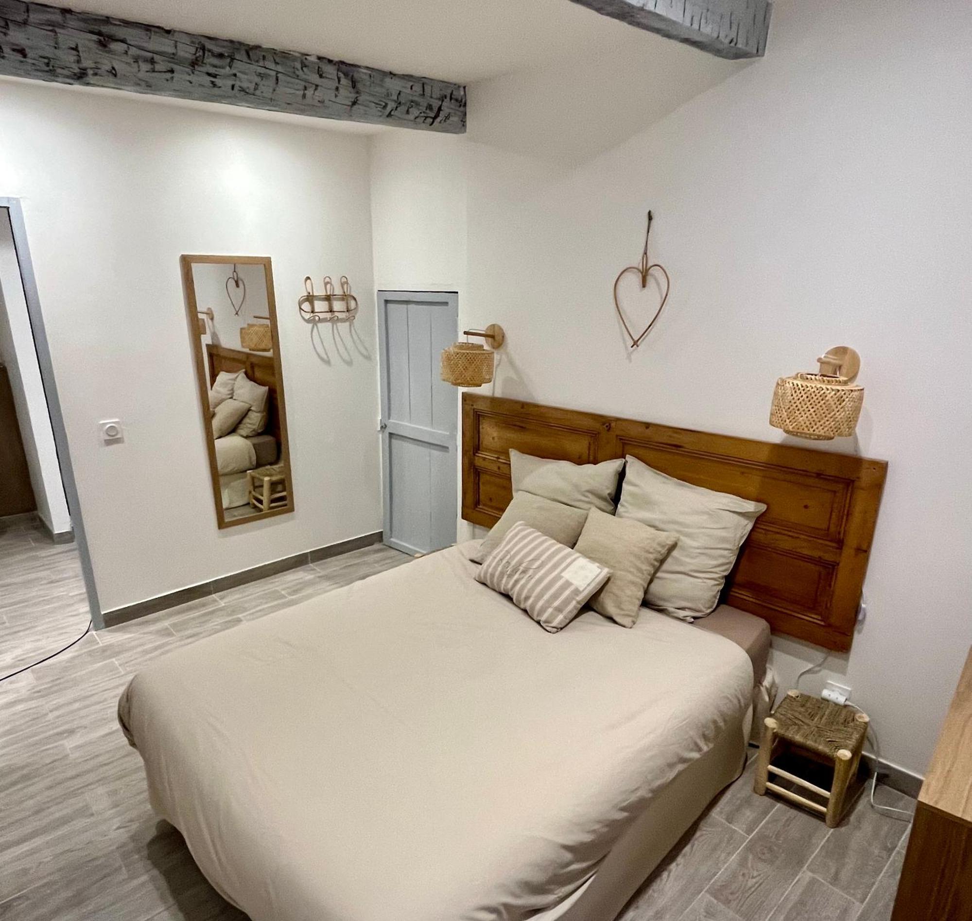 Appartement T2 Centre Village Cucuron Esterno foto