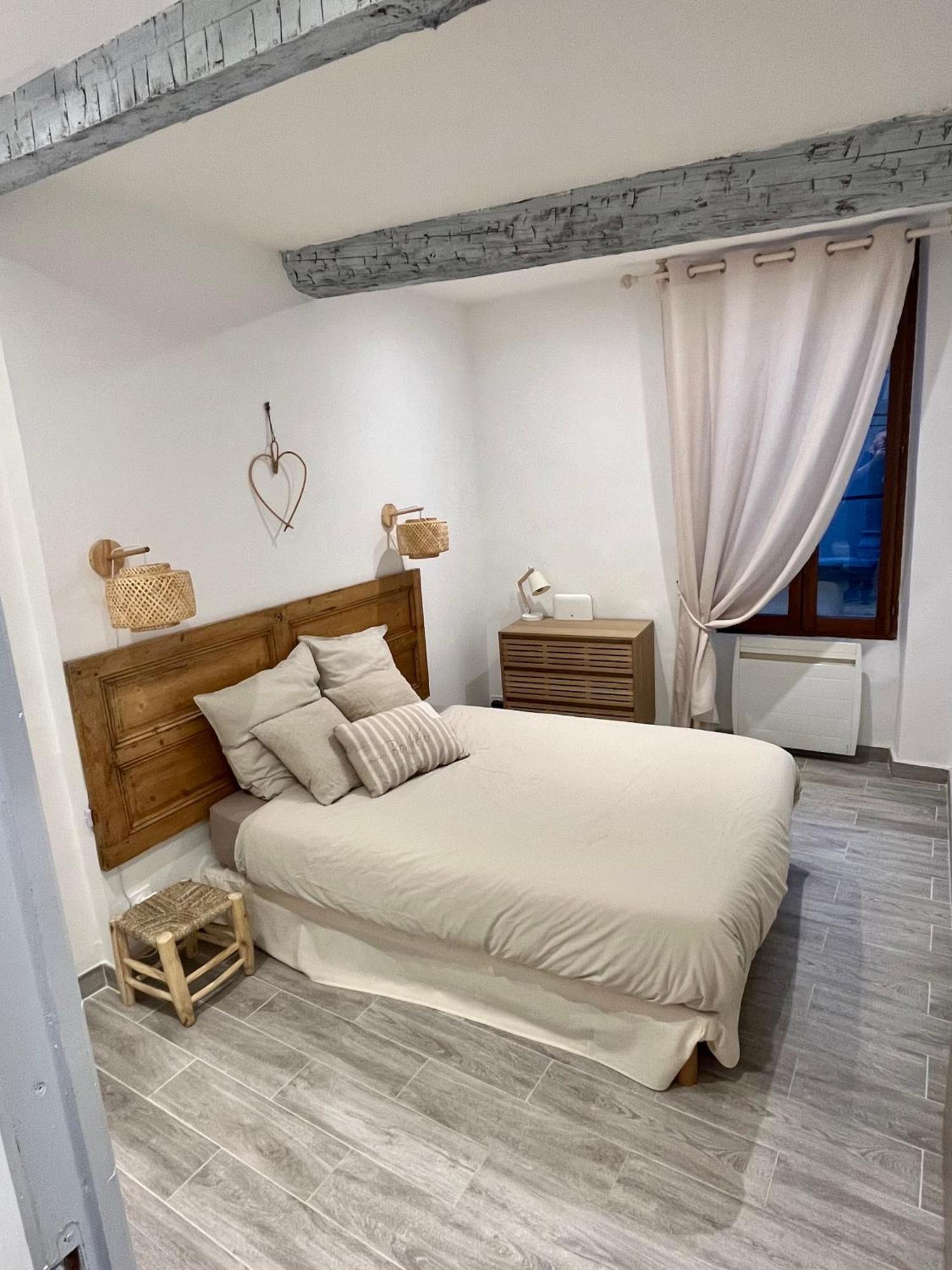 Appartement T2 Centre Village Cucuron Esterno foto